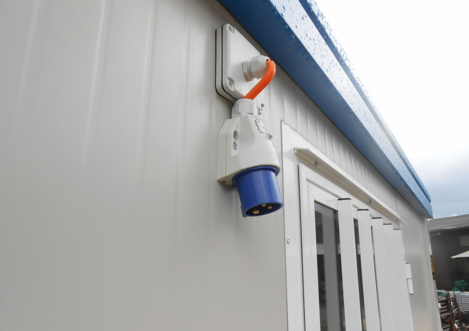 CONTENEDOR CON DUCHAS (DIM. 6.00 X 2.40 M) - Imagen 4