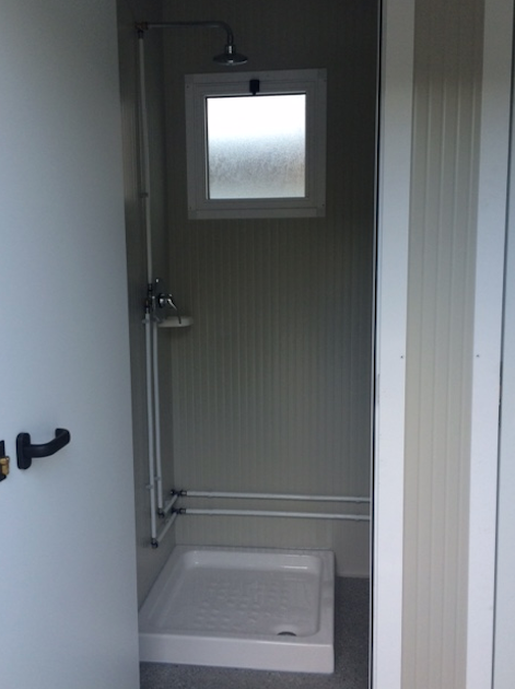 CONTENEDOR CON DUCHAS (DIM. 6.00 X 2.40 M) - Imagen 2